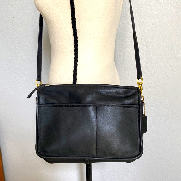 Coach Vintage Rare cowhide Smooth black Leather crossbody. - Picture 1 of 7